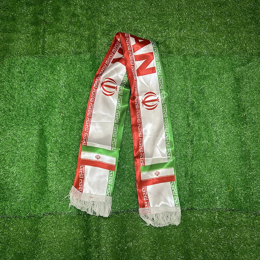 Bufanda de fútbol satén doble cara estampada con pompón Iran 2026 - imagen 3