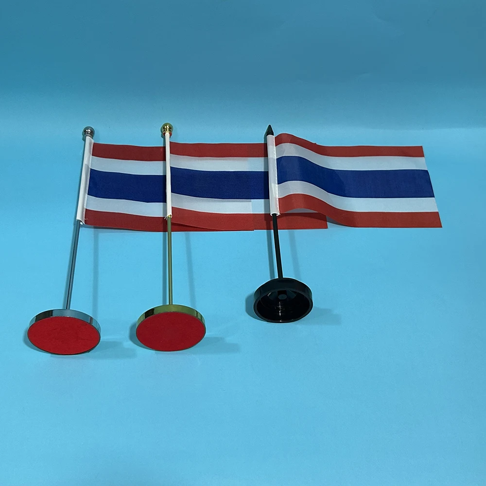 Detalle del mástil y la base de la bandera de Tailandia