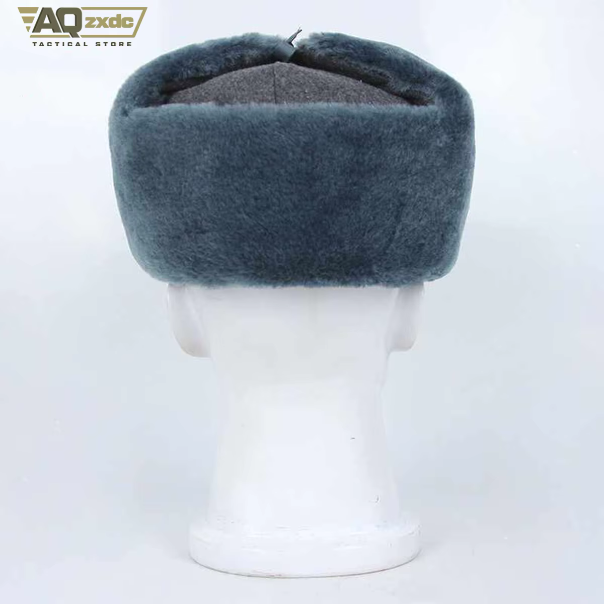 Vista lateral del ushanka con orejera levantada