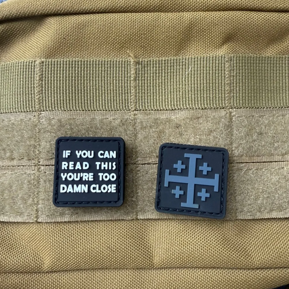 Parche táctico PVC Cruz de Jerusalén con velcro – Insignia moral - imagen 3