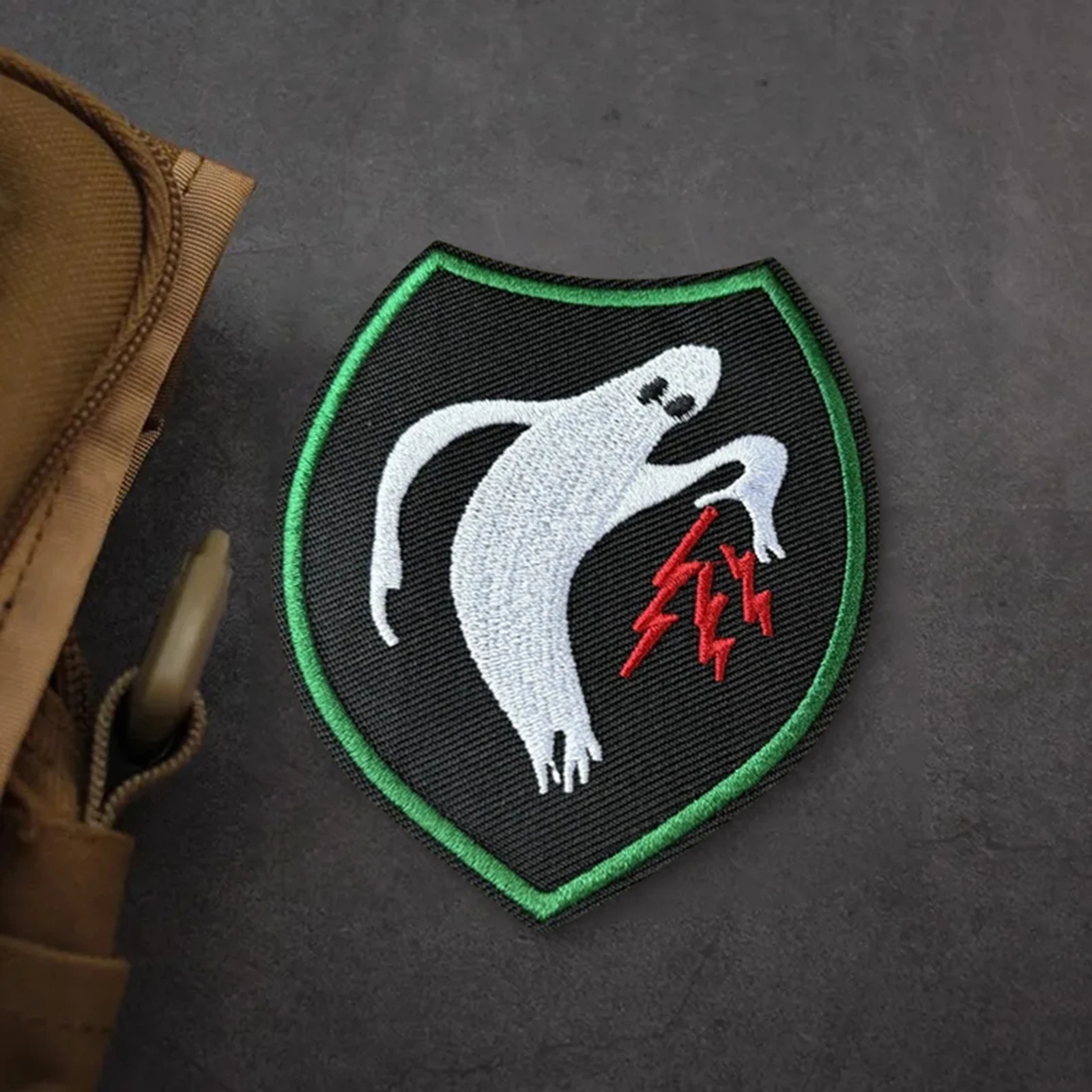 Parche táctico con diseño de relámpago fantasma de Halloween