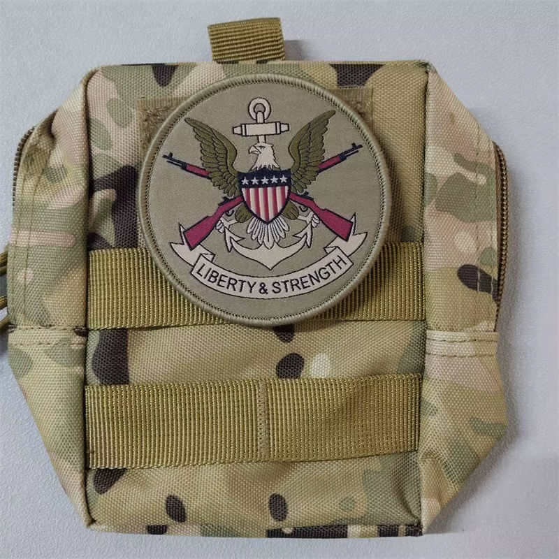 Parche táctico Liberty&Strength con velcro – Insignia moral airsoft - imagen 5