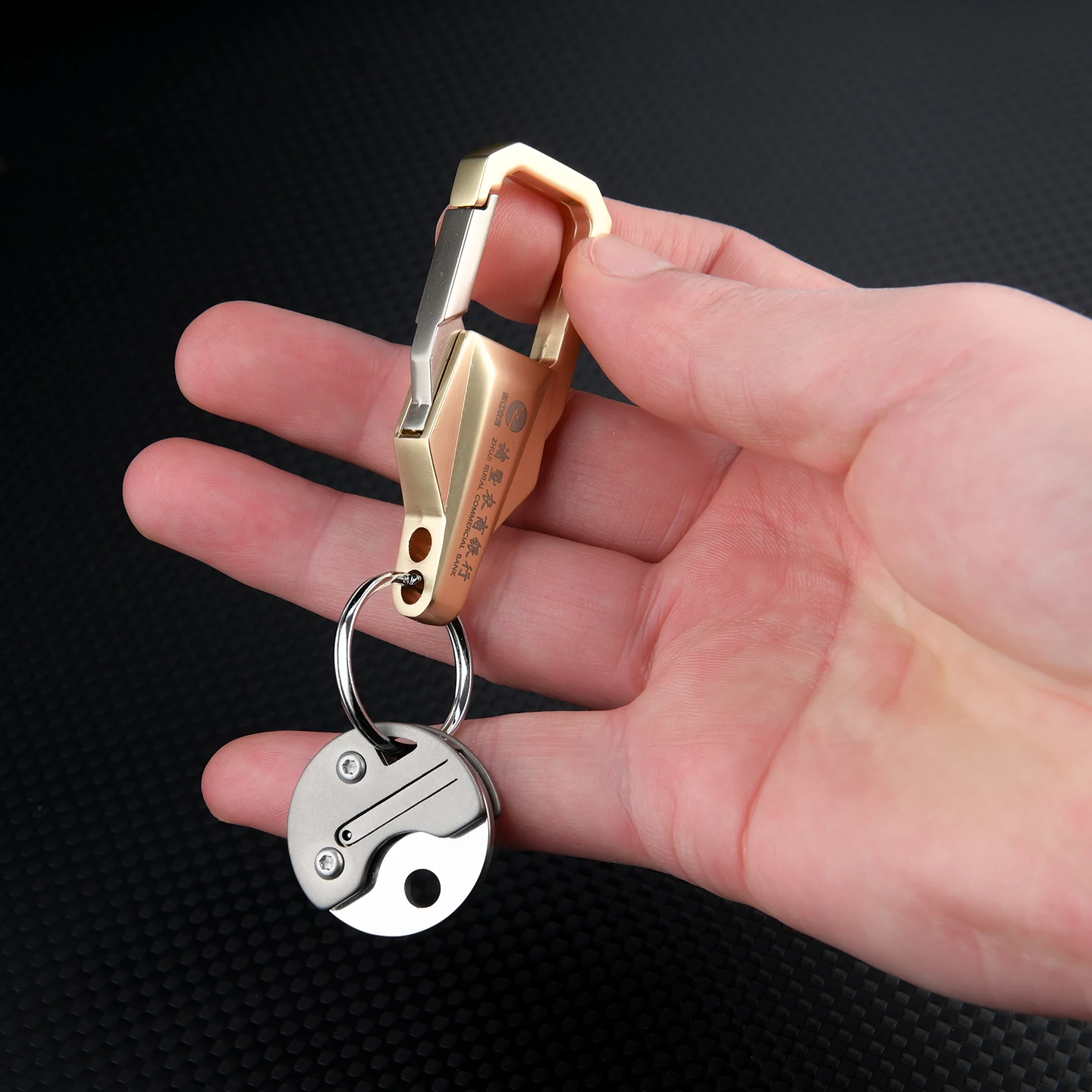 Navaja de bolsillo tipo moneda con clip llavero multiusos - imagen 2