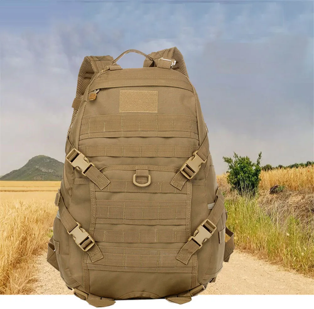 Vista frontal de la mochila táctica TAD en color CB