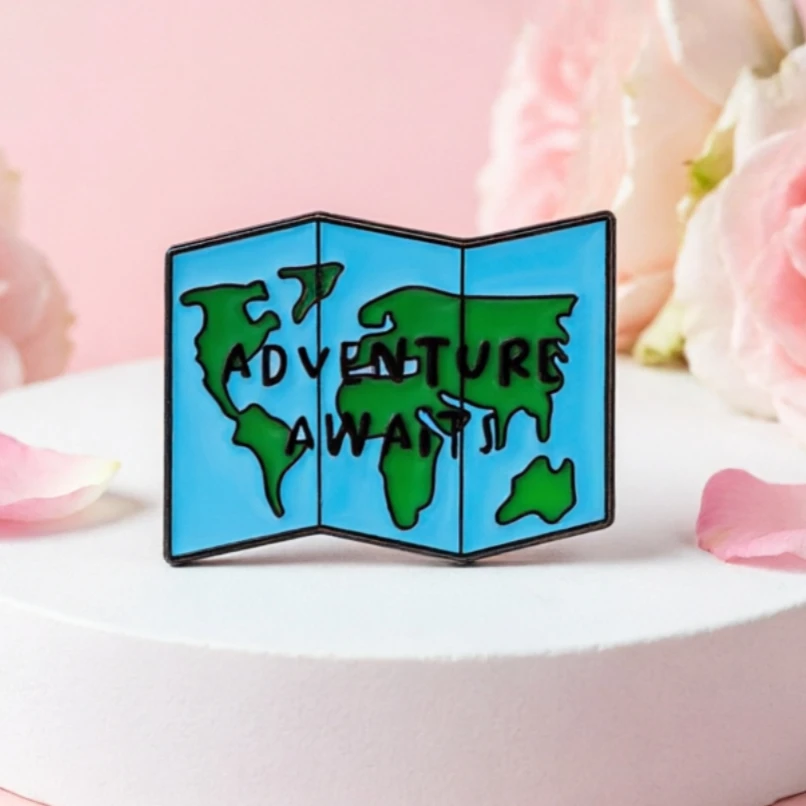 Pin esmaltado mapa mundi vintage – Insignia para mochila y solapa - imagen 4