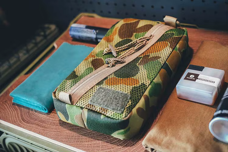 Detalle del material y costuras reforzadas