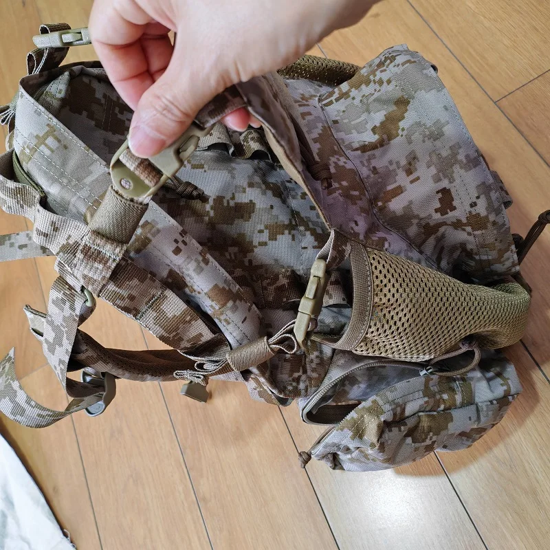 Mochila táctica de nailon AOR1 para casco - imagen 4