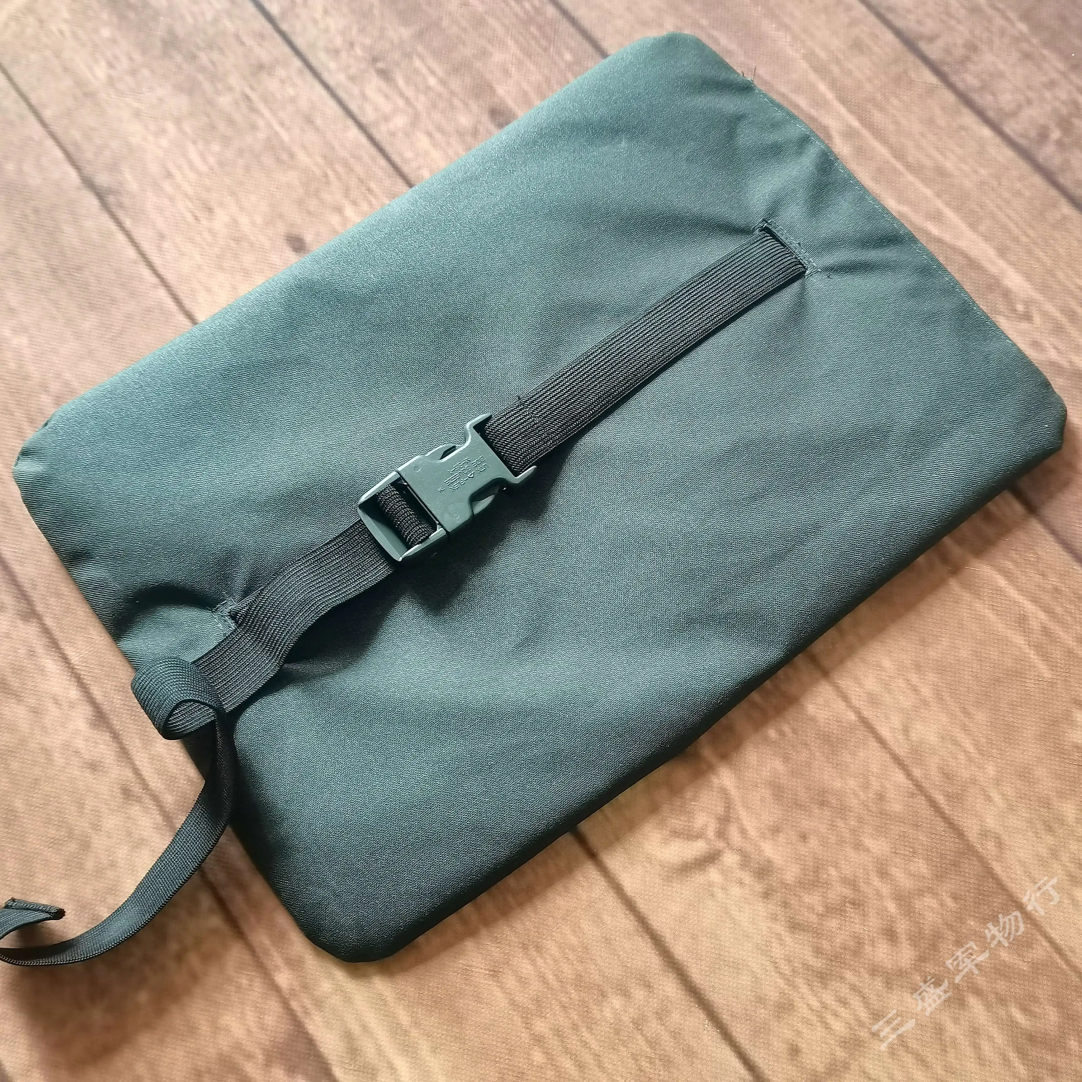 Almohadilla en uso táctico camuflado