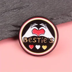 Bestie pin esmaltado manos de corazón amistad rojo dorado blanco