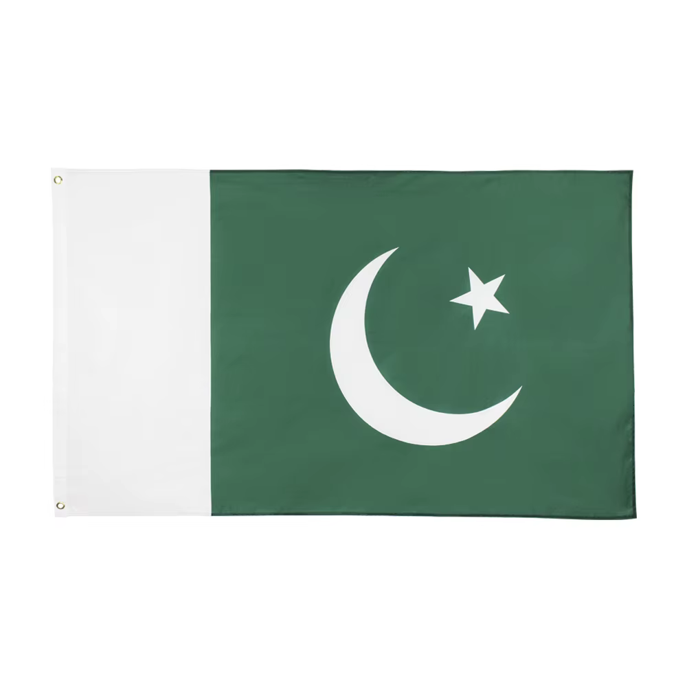 Bandera de Pakistán ondeando al aire libre