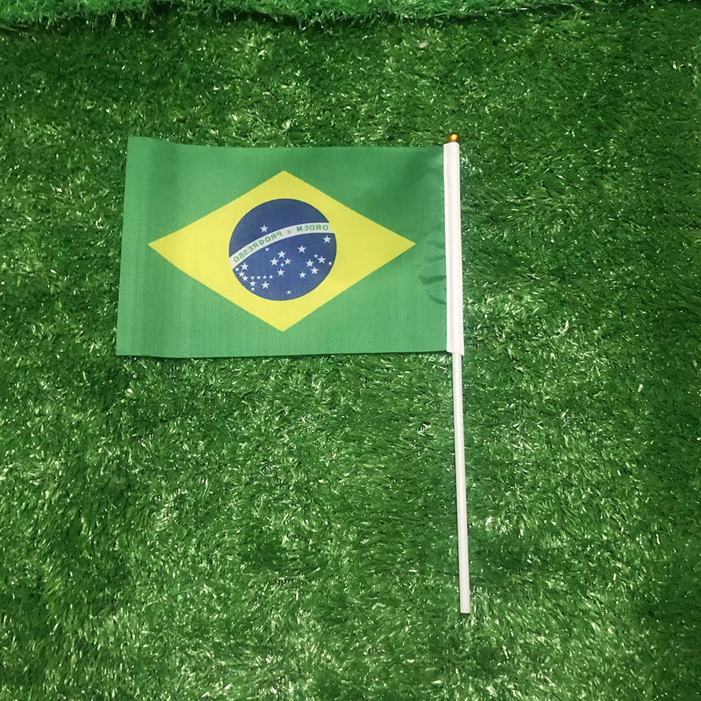 Bandera de Brasil con asta de plástico para agitar
