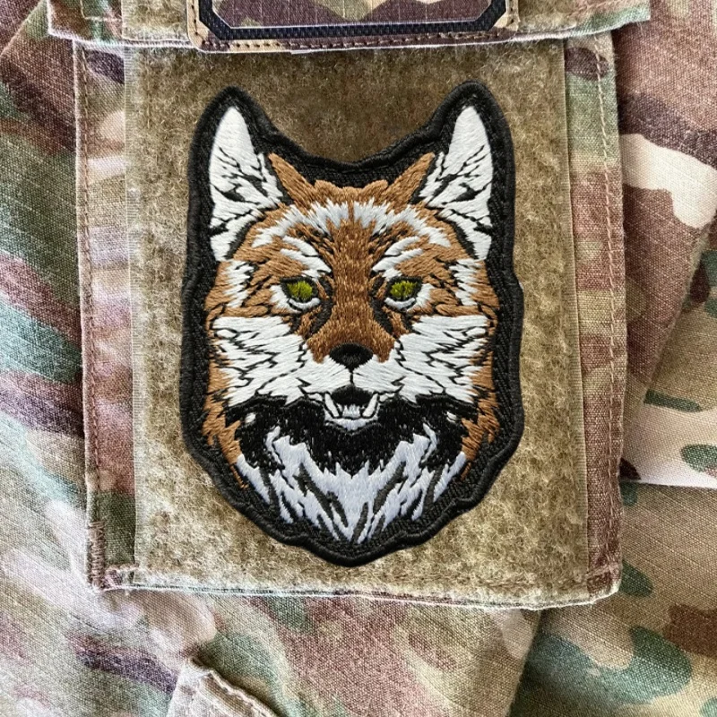 Parche bordado táctico zorro marrón – insignia militar para mochila - imagen 3