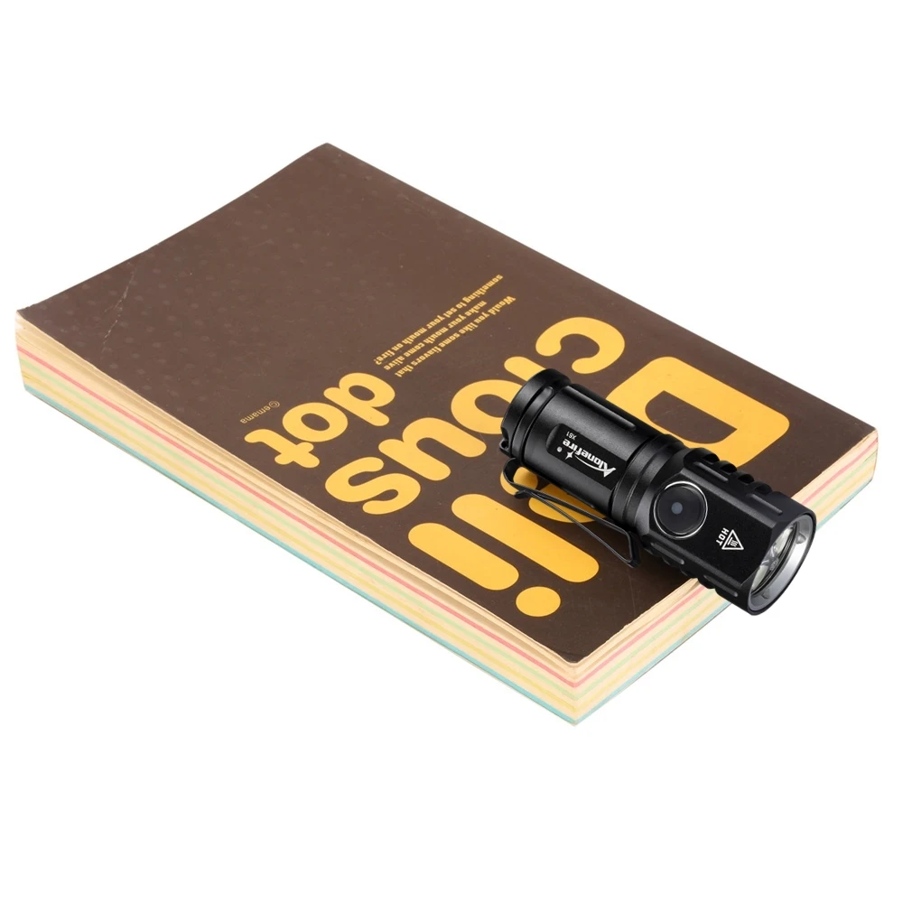 Mini linterna LED recargable USB-C imantada para camping - imagen 5