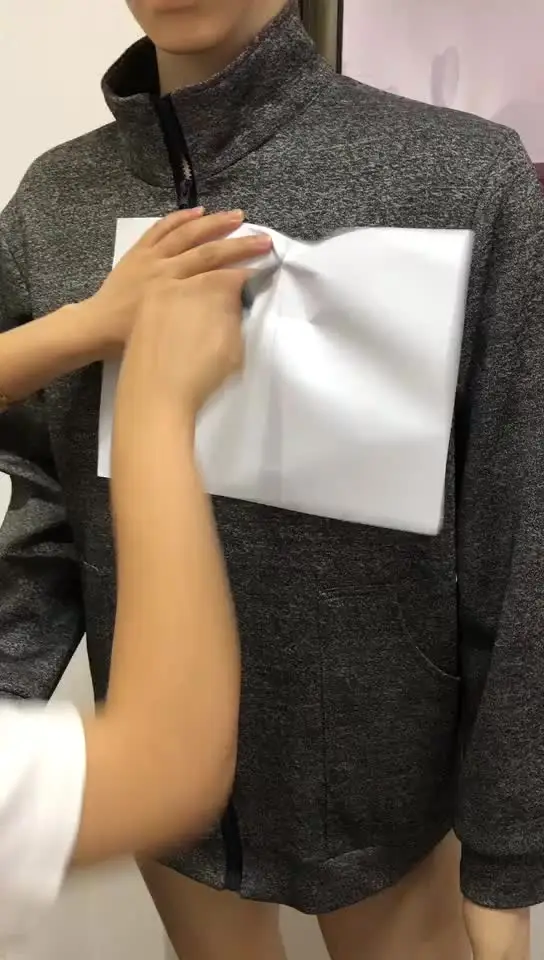 Chaqueta con capucha protectora