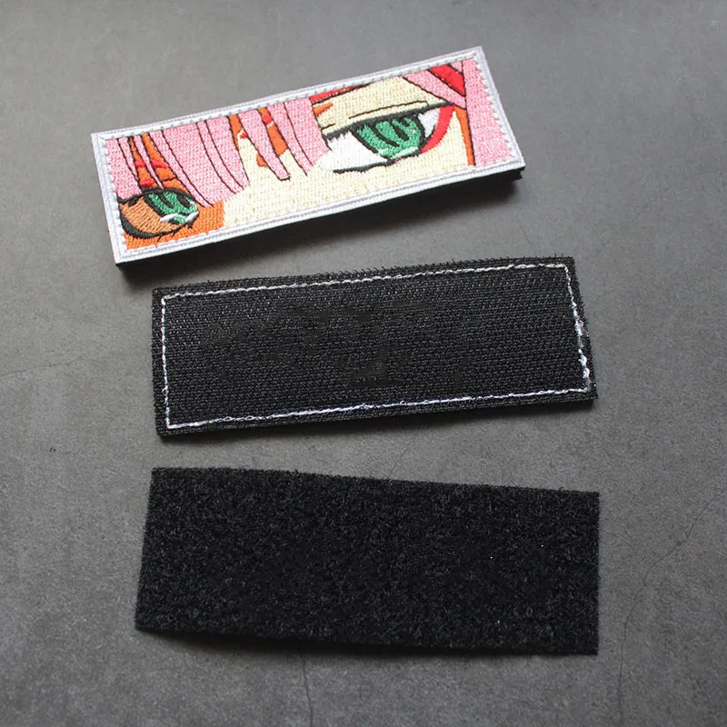 Parche bordado ojos de niña - media cara, pelo rojo, accesorio táctico - imagen 2