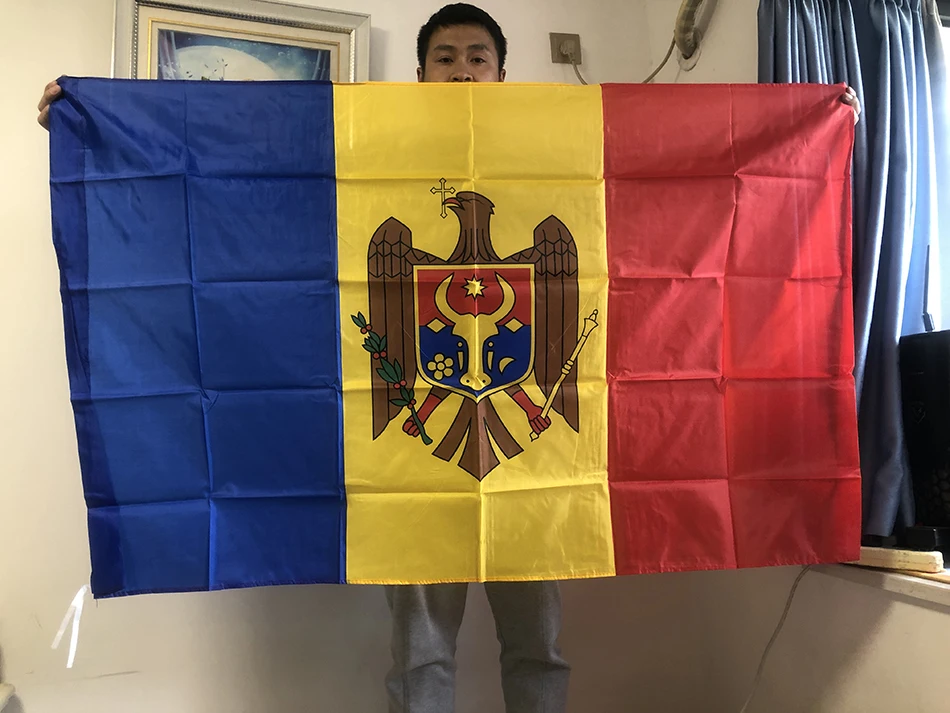 Bandera de Moldavia vista frontal con colores oficiales