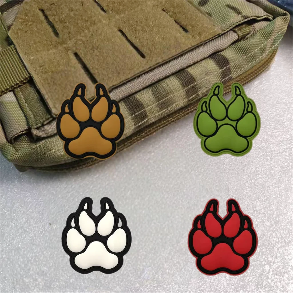 Parche luminoso PVC garra de oso con velcro para equipo táctico - imagen 5