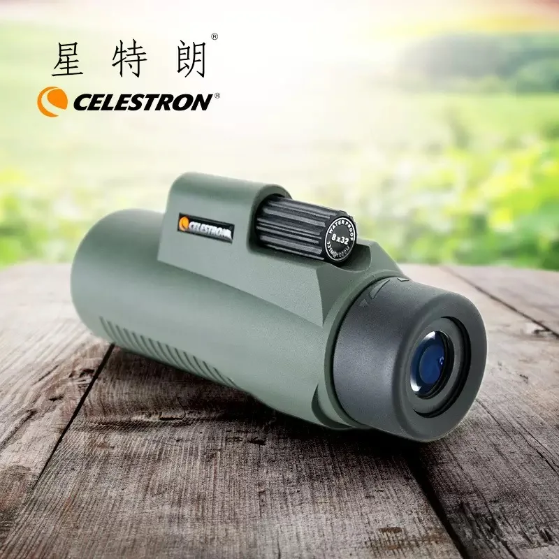 Monocular Celestron 8X32 en entorno exterior