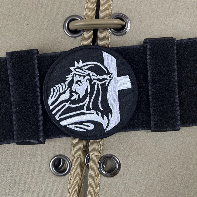 Parche táctico bordado «Jesús» con velcro para mochila y uniforme - imagen 3