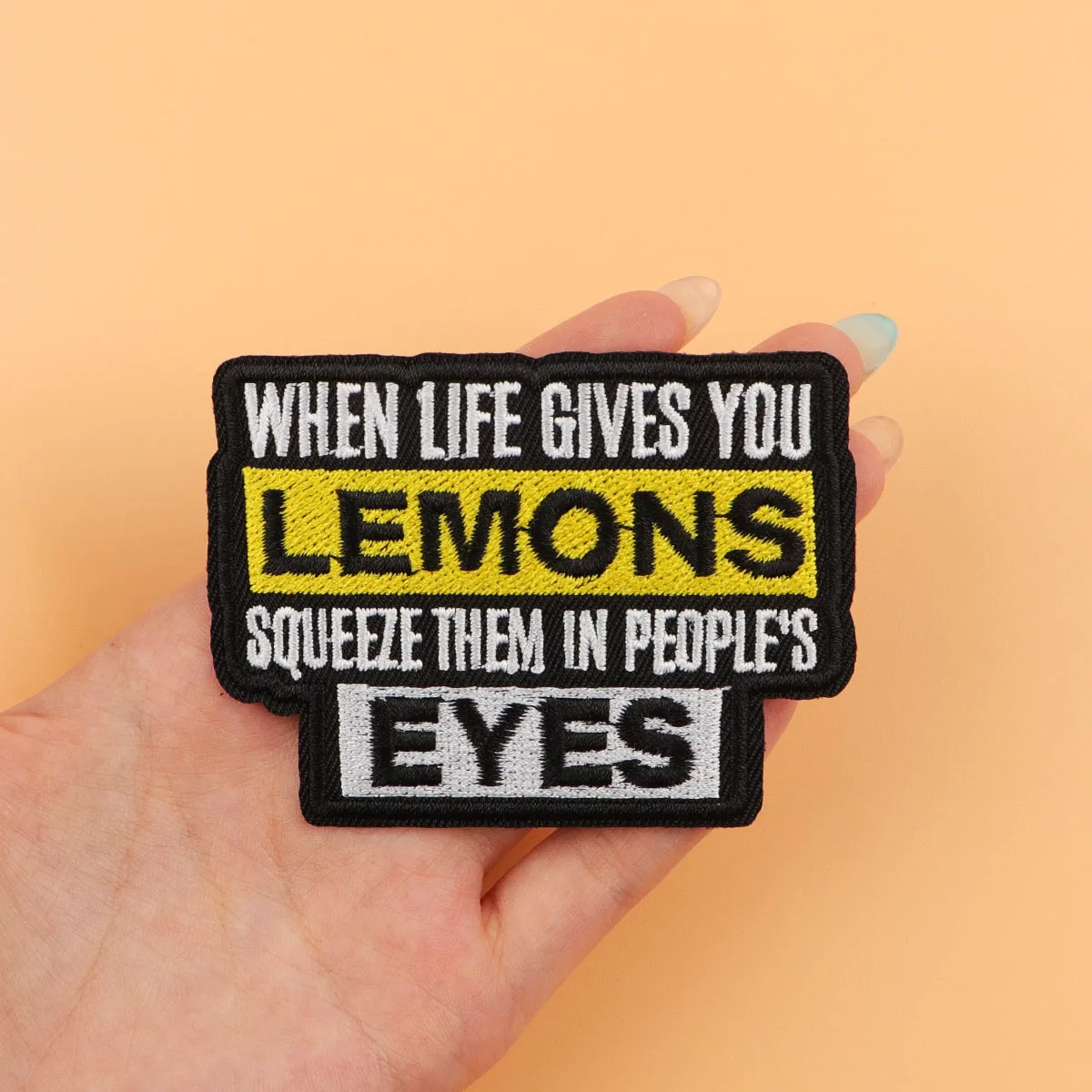 Parche bordado LEMONS – cita sarcástica para ropa planchar o coser