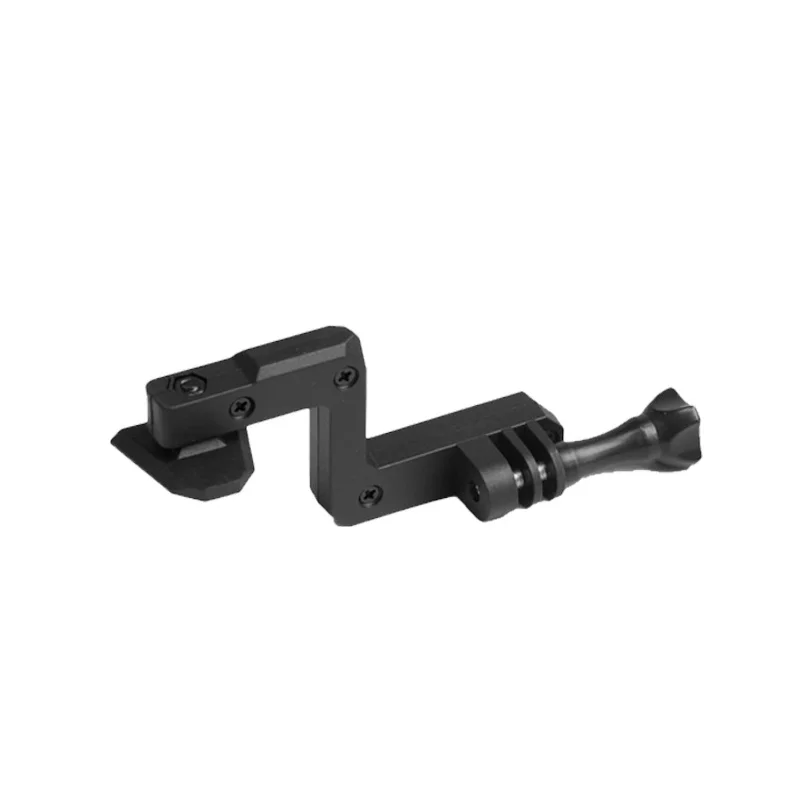 Detalle del soporte de cámara para casco con brazo curvado