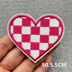 Parche táctico bordado corazón lazo rosa