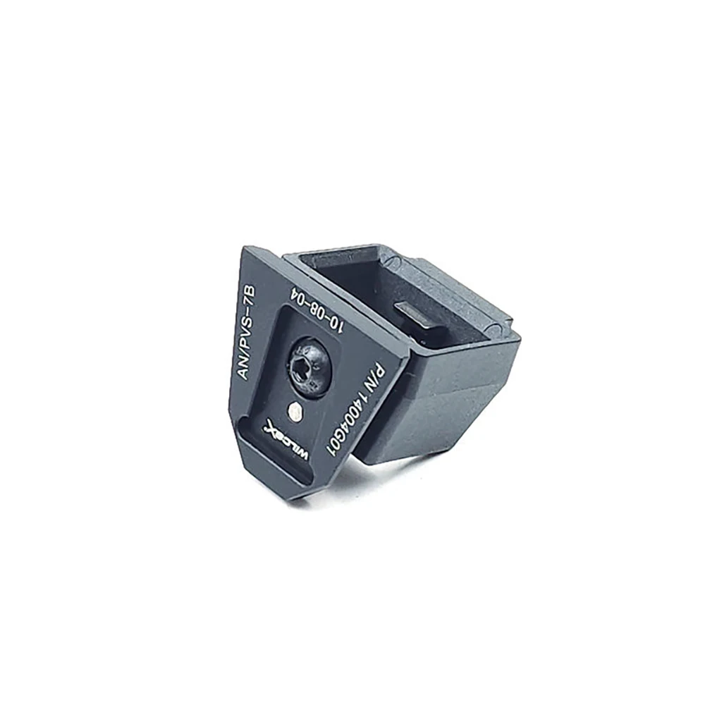 Montaje del adaptador metálico en casco
