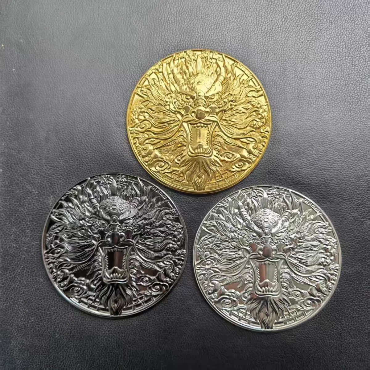 Insignia táctica metálica escudo corazón multicolor para cine - imagen 3