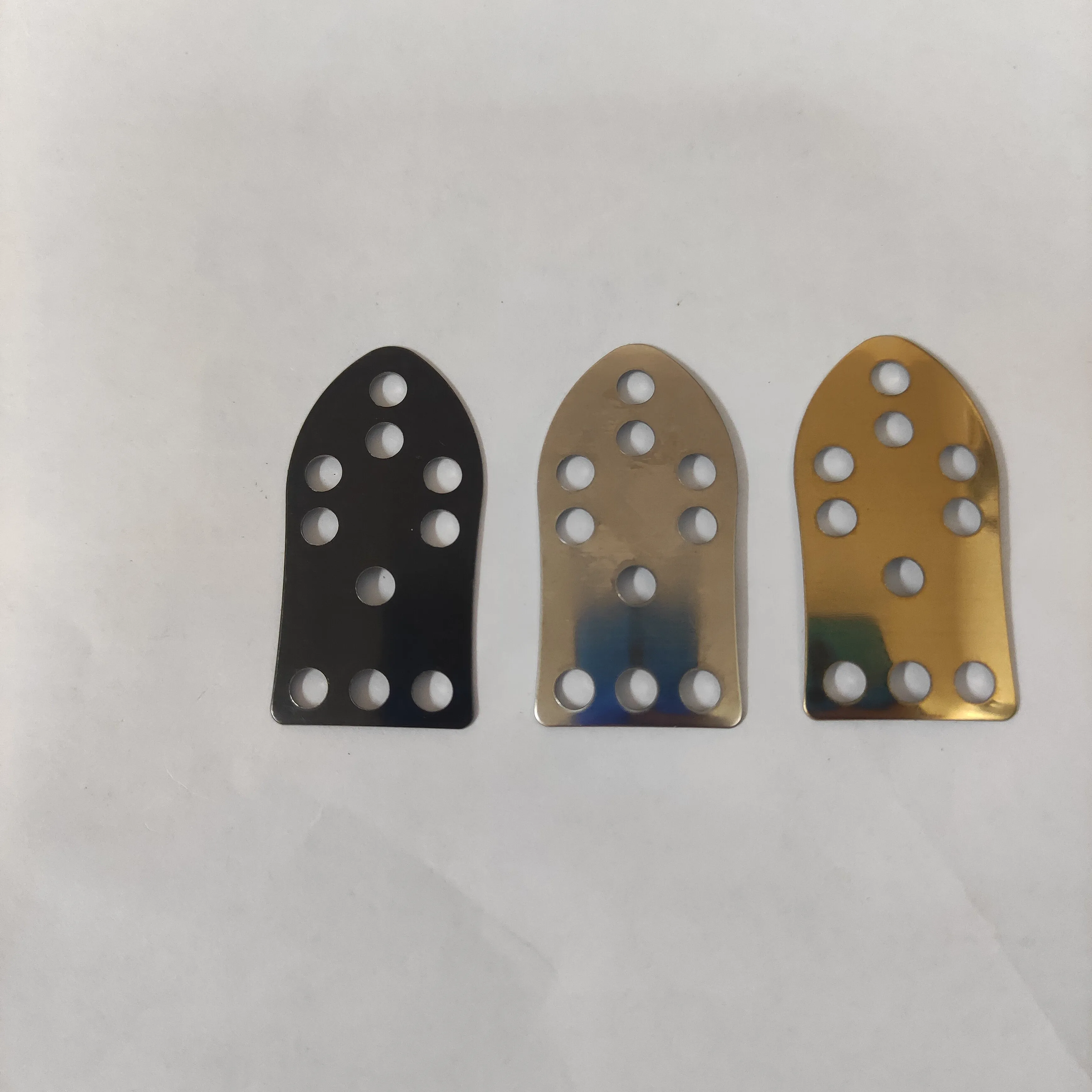 Placas de armadura pequeñas en acabado metálico