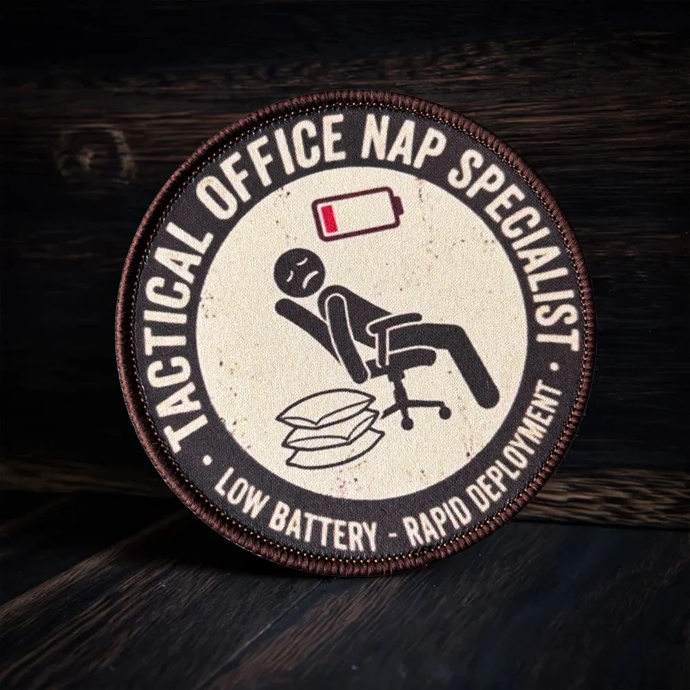 Parche táctico con estampado de batería baja