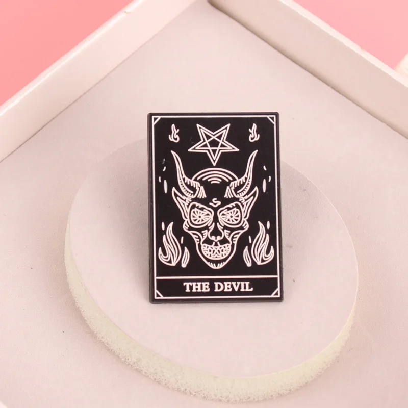 Insignia metálica broche Tarot del diablo, estilo oscuro - imagen 2