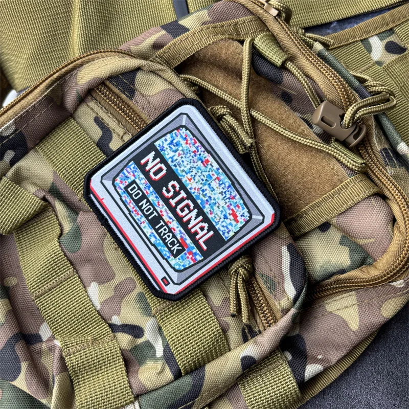 Parche táctico NO SIGNAL con velcro para mochila y ropa militar - imagen 3
