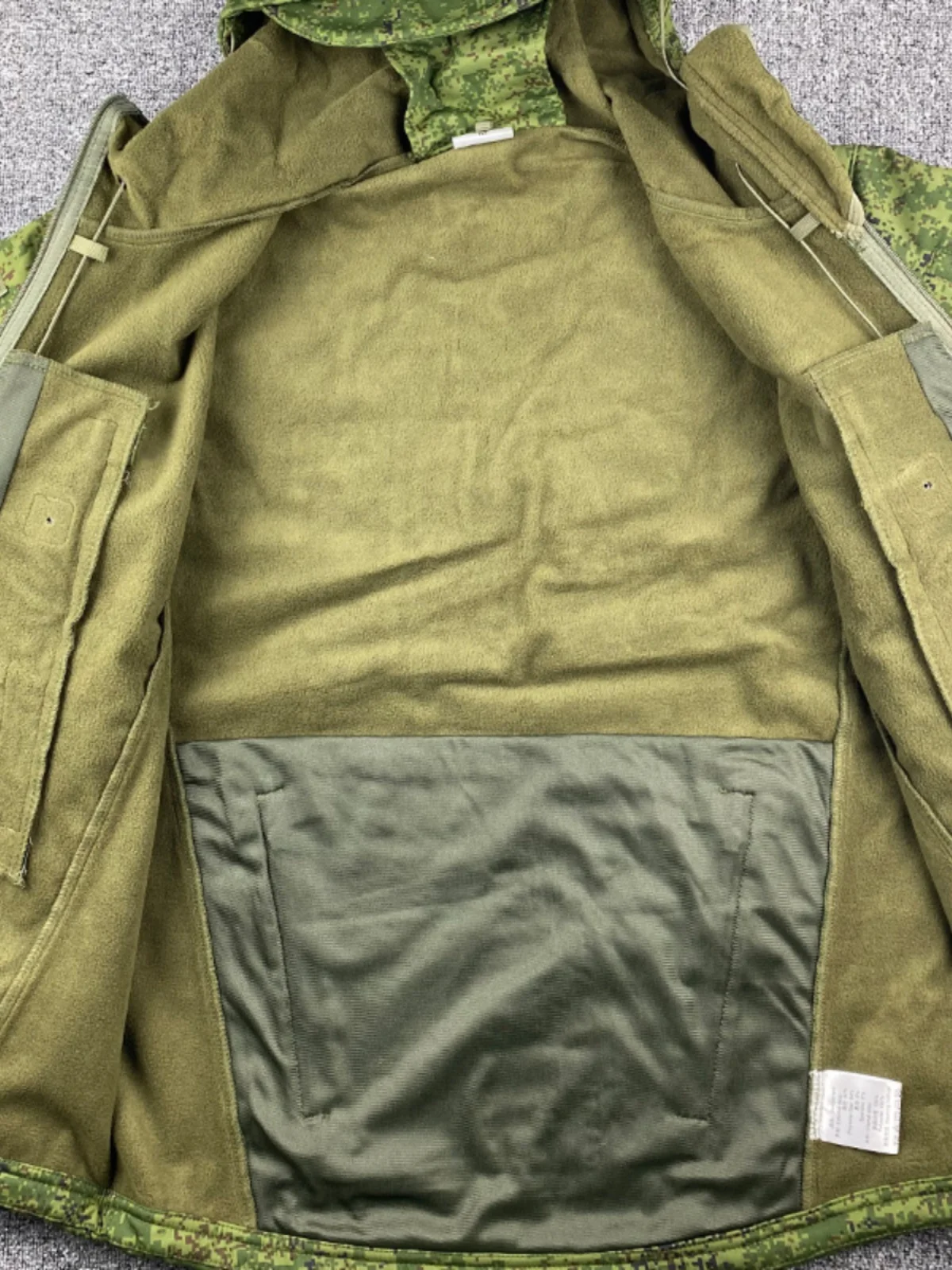 Traje táctico softshell EMR impermeable con forro polar interior - imagen 4