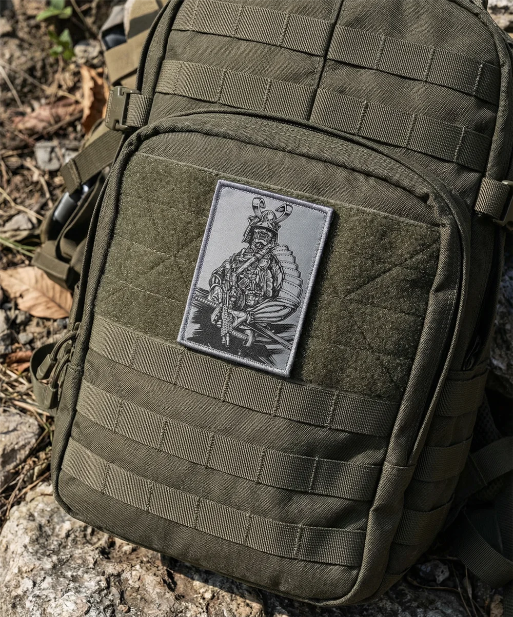 Parche bordado samurái táctico – Velcro para mochila y ropa - imagen 5