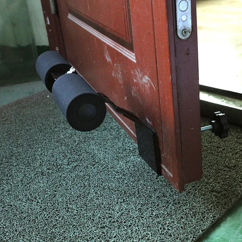 Barra de puerta para abdominales y dominadas en casa