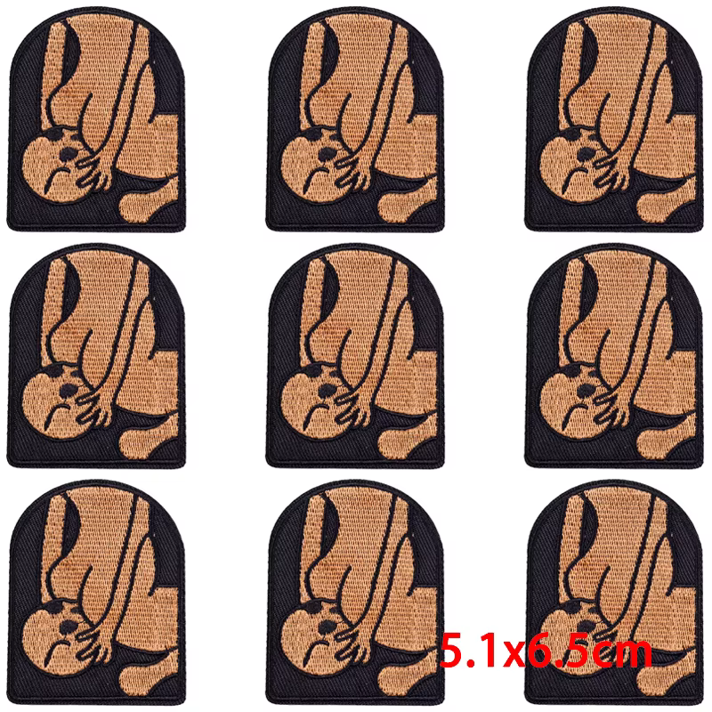 Parche de estilo calavera con alas y detalles metálicos