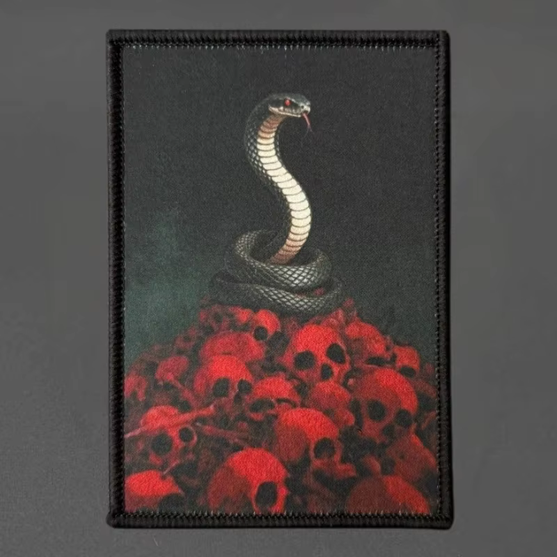 Parche táctico serpiente y calavera roja con gancho y bucle militar - imagen 3
