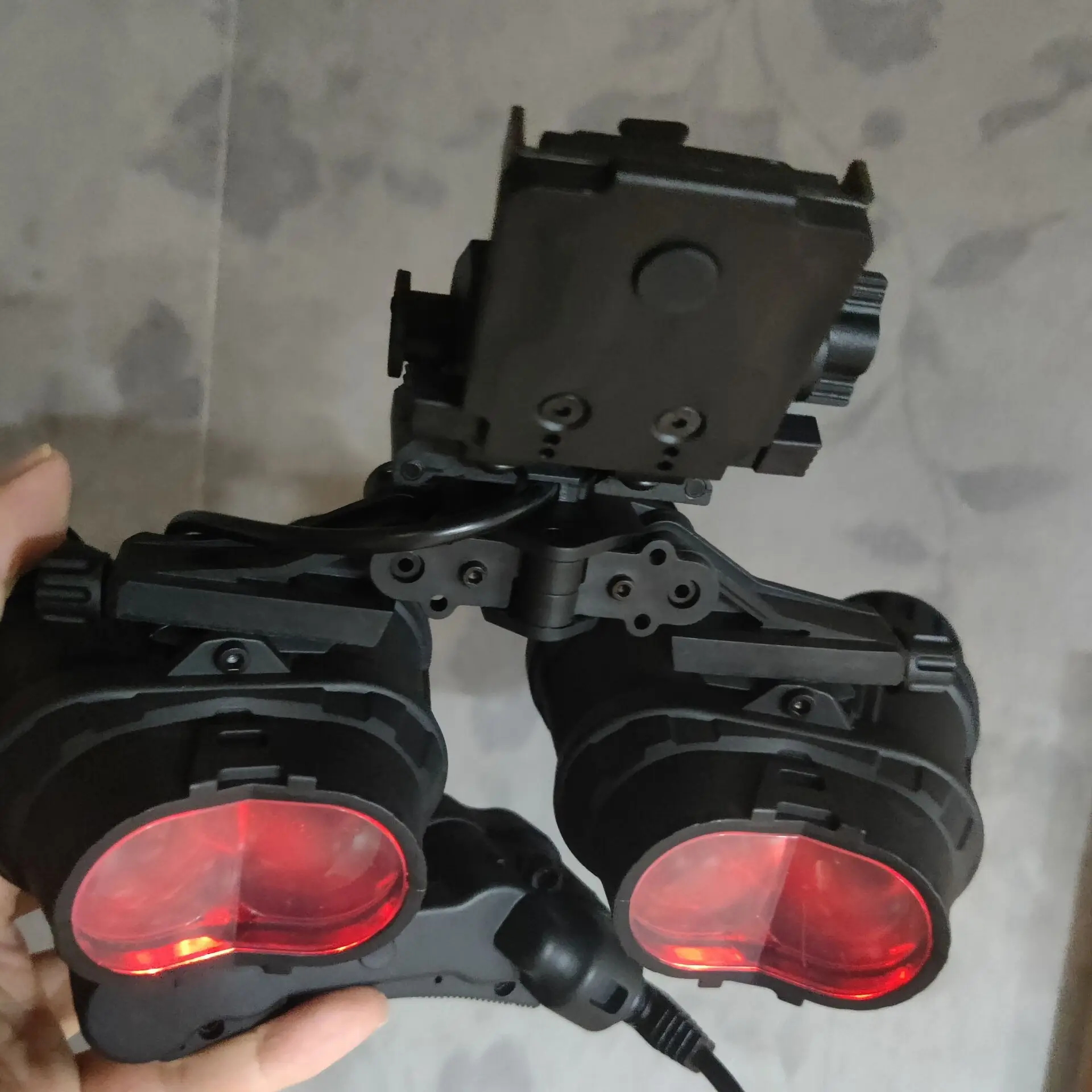 Gafas NVG simuladas y soporte tipo casco FAST