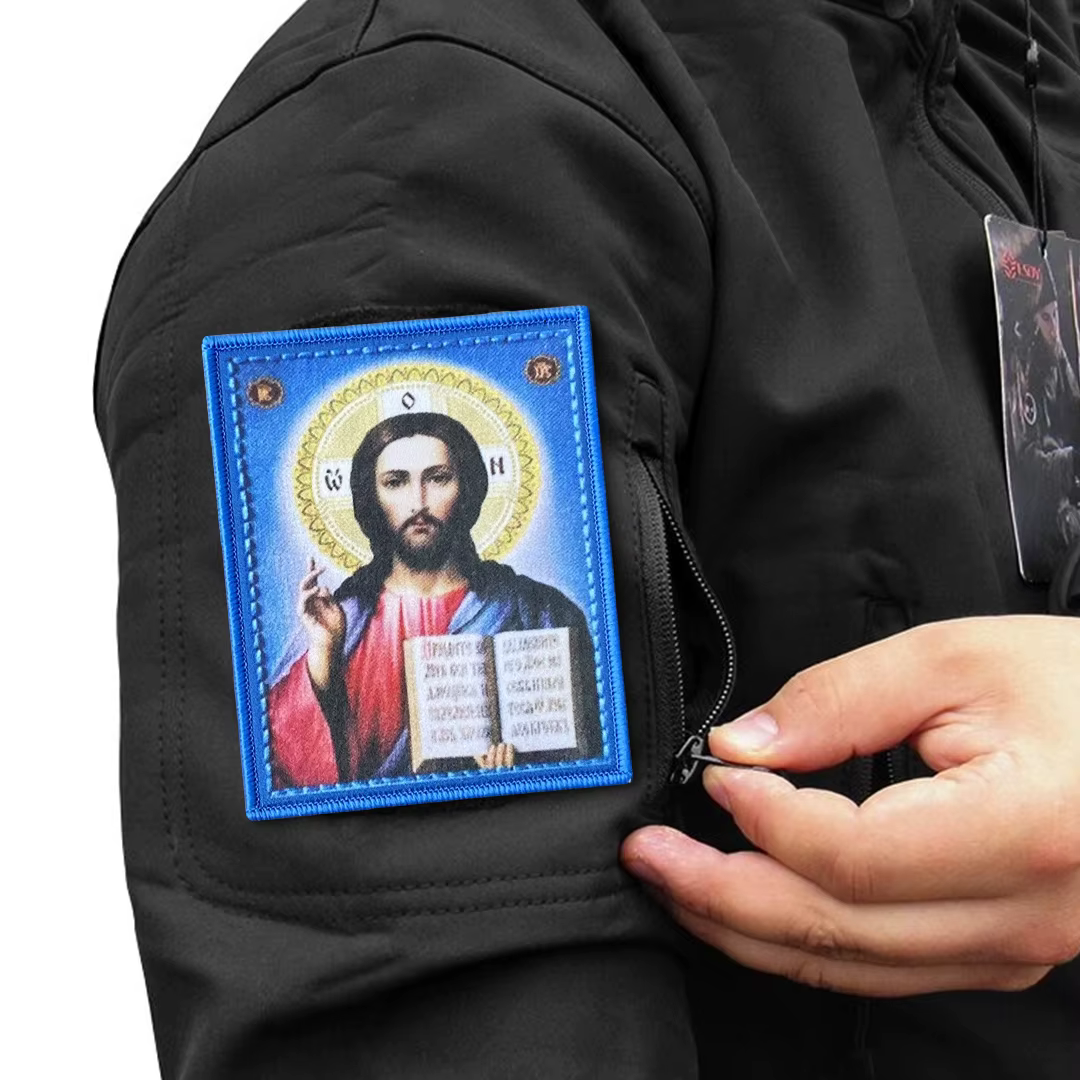 Parche táctico de Jesucristo con sistema de gancho y bucle visto de frente