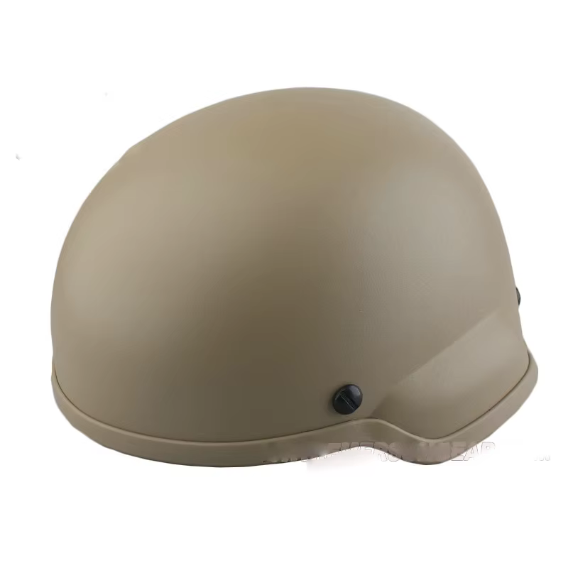 Casco en contexto de uso táctico