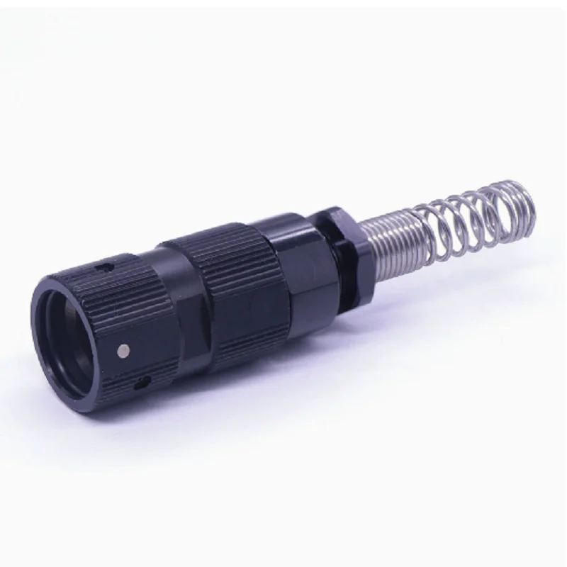 Detalle del conector U283 de metal macho y hembra