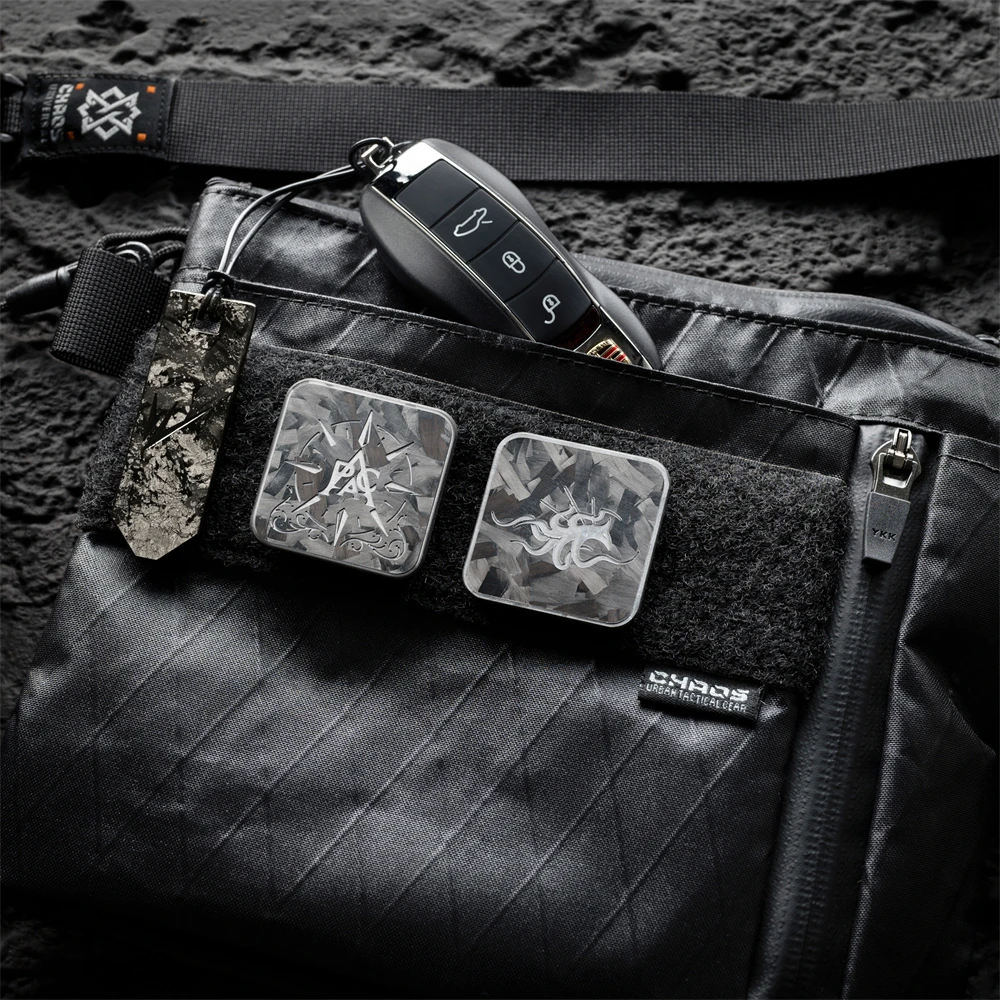Death Stranding brazalete táctico con parche fibra de carbono - imagen 5