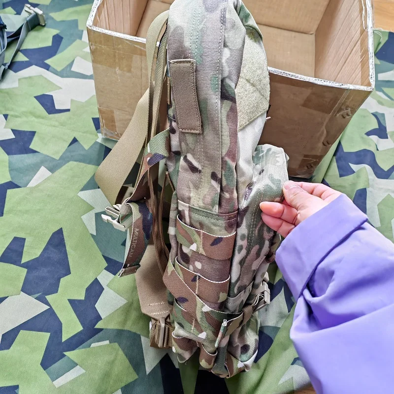 Mochila táctica exterior con bolsa de agua y compartimento - imagen 2