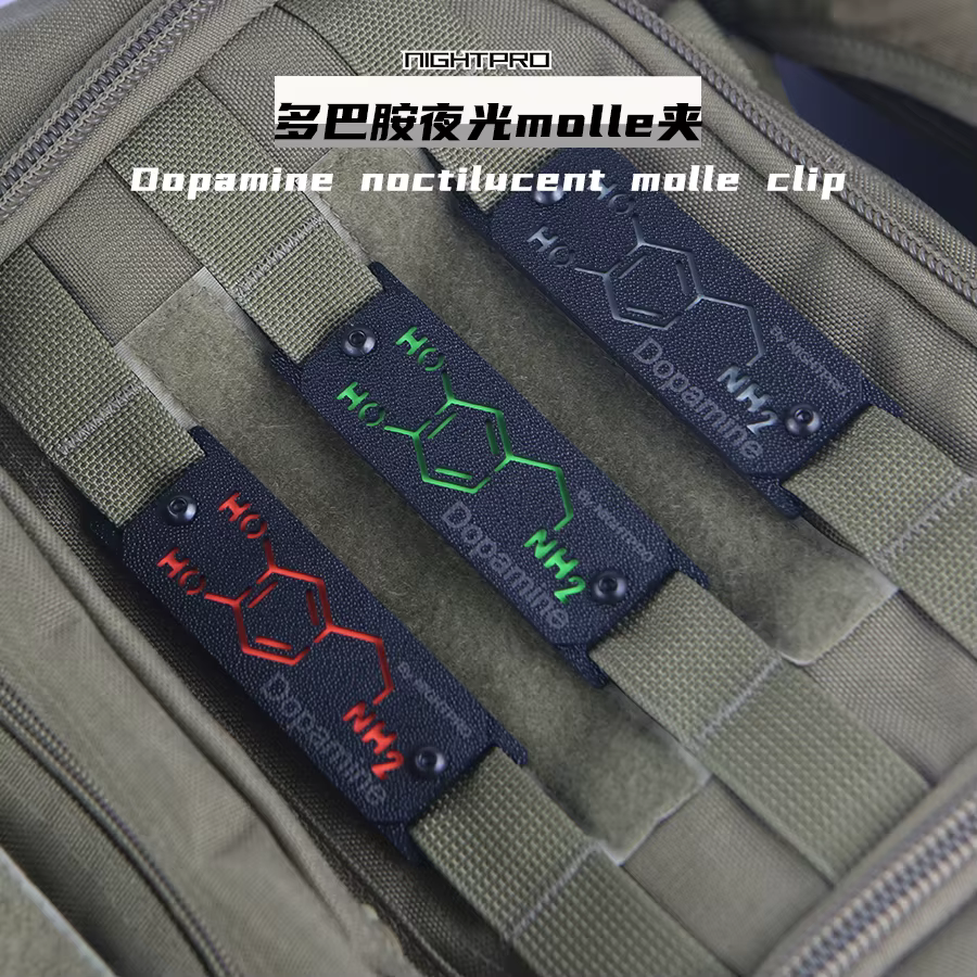 Clip MOLLE luminoso ABS – Accesorio reflectante táctico - imagen 3
