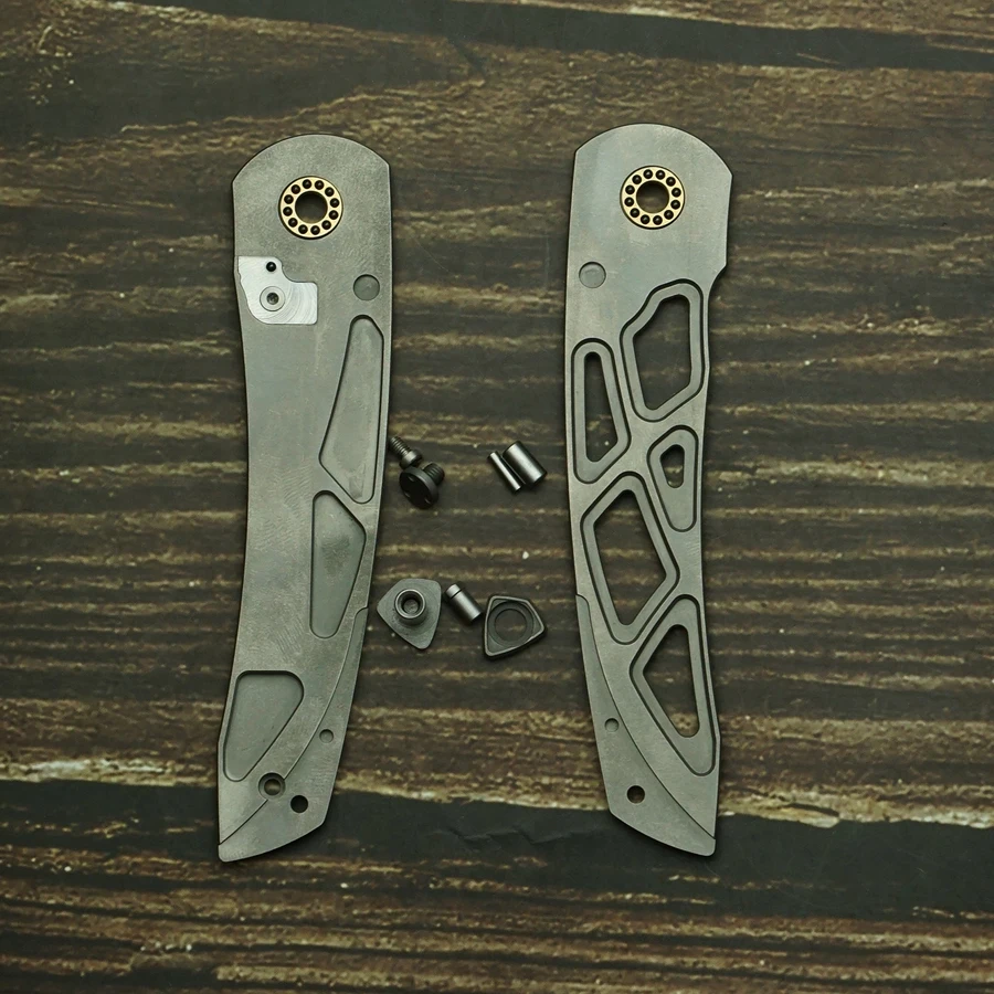 Cuchillo plegable con mango de titanio y acabado de hoja