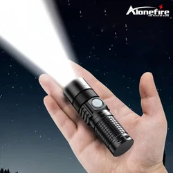 Linterna táctica LED recargable con zoom y enfoque ajustable
