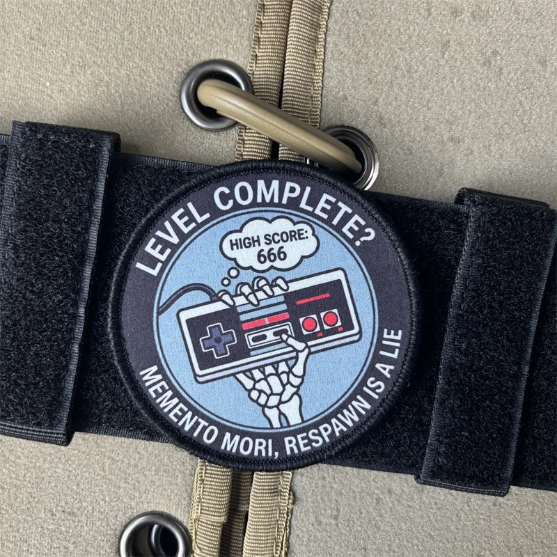 Parche táctico Memento Mori velcro – Insignia moral para equipo y mochila - imagen 2