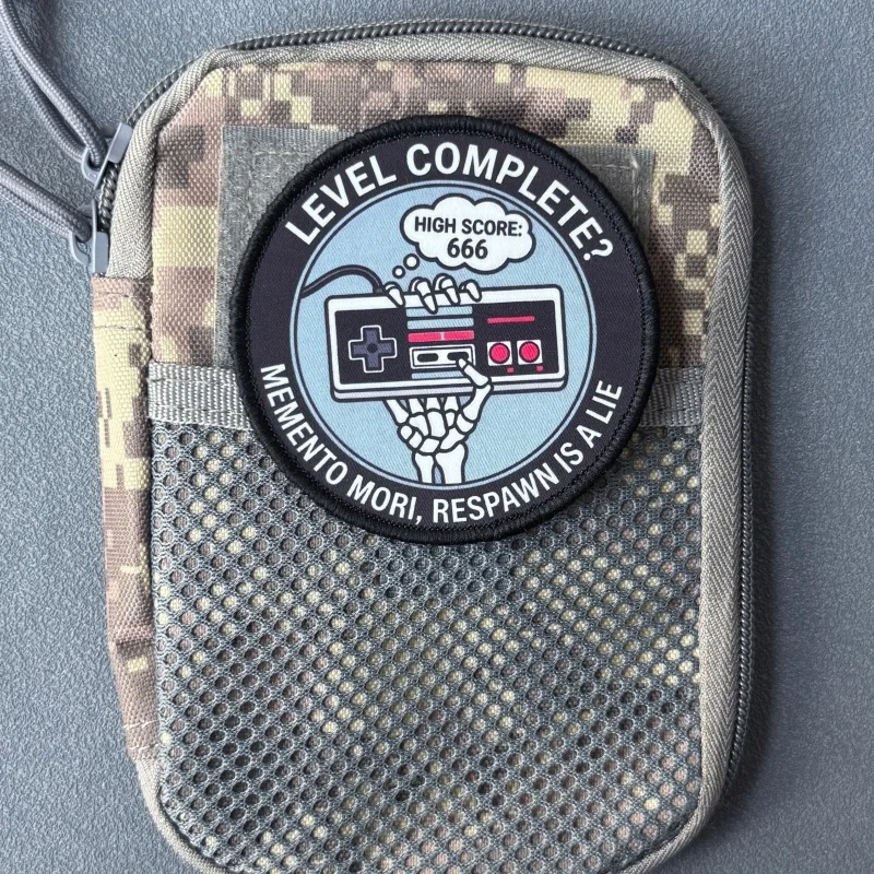 Parche táctico Memento Mori con velcro – Insignia de moral