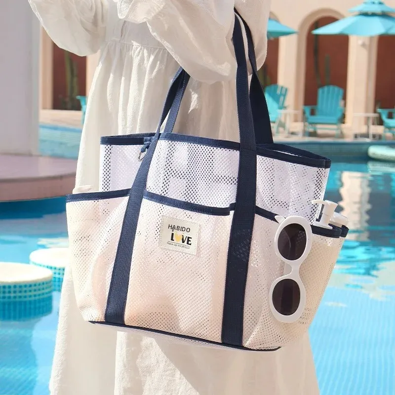 Bolsa impermeable de playa y piscina con bandolera compartimentada - imagen 2
