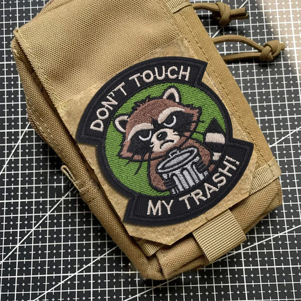 Parche táctico moral mapache con velcro para uniforme - imagen 5